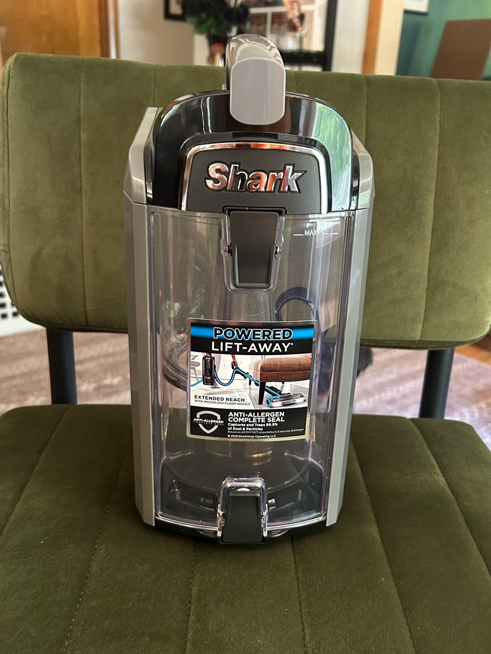 Shark powered lift away canister NEW